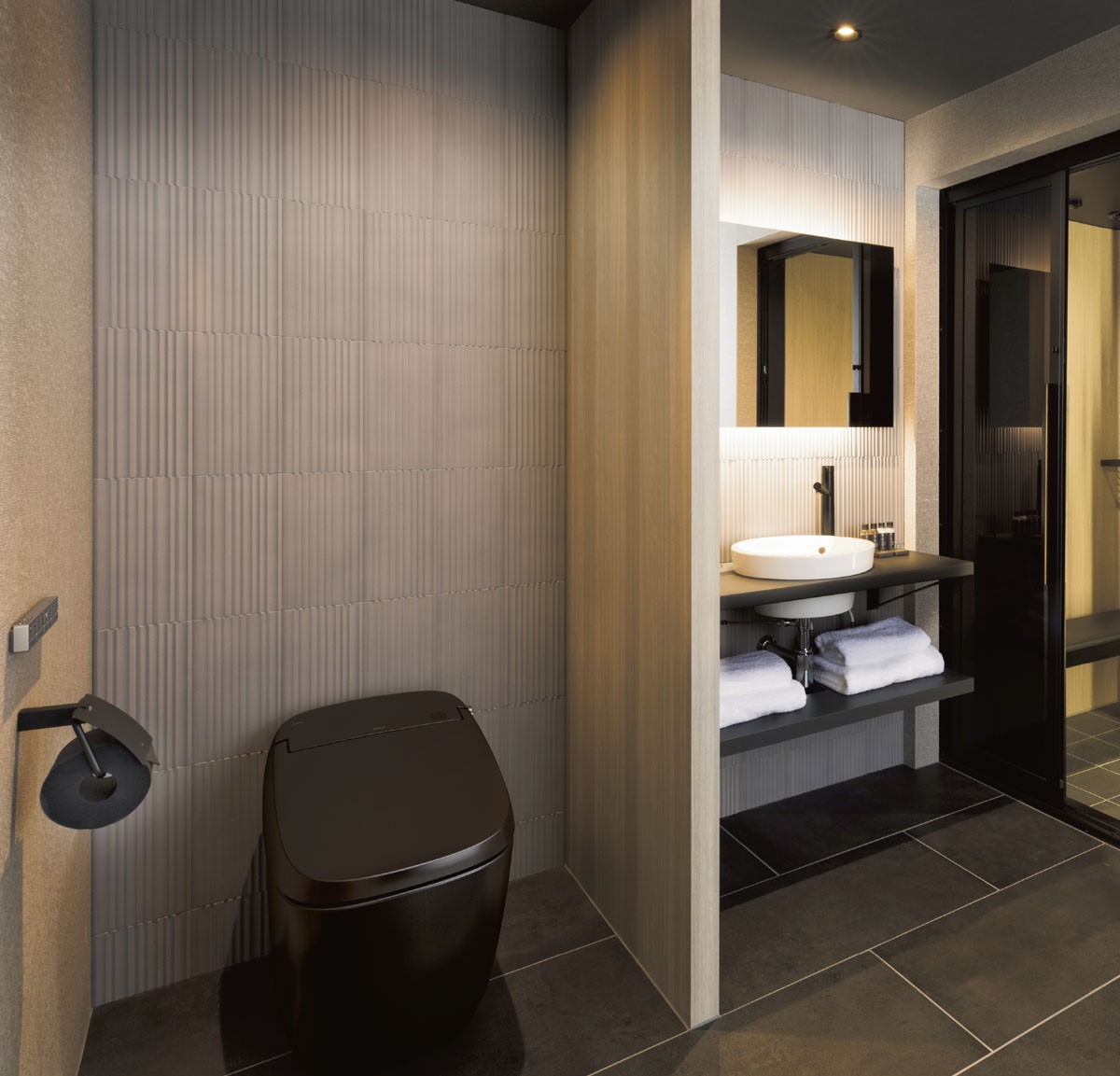 デザイン性_上質なホテル空間にマッチするタンクレスシャワートイレ