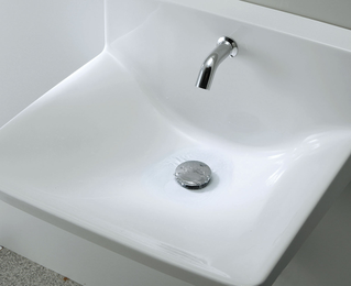 ハイバックガード洗面器_手を洗いやすく、水ハケのよい鉢形状