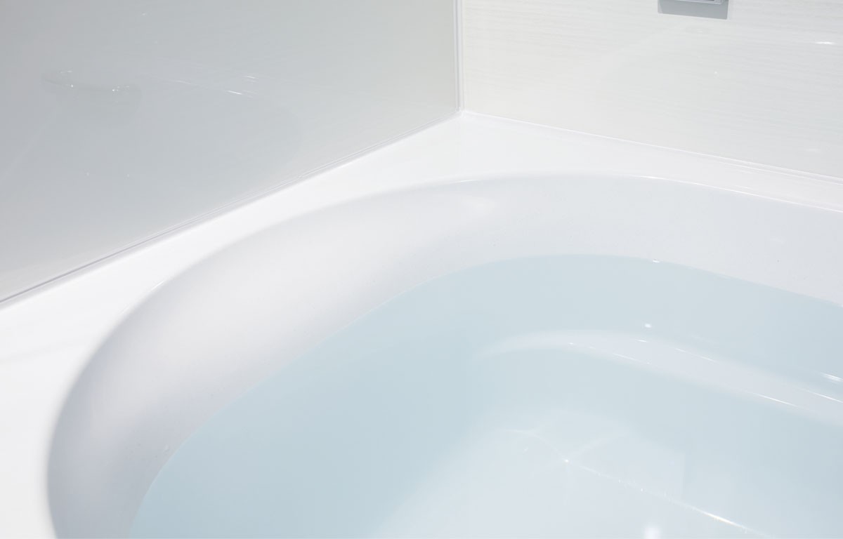リノビオVは、すべてのタイプで人造大理石浴槽ルフレトーンを標準搭載
